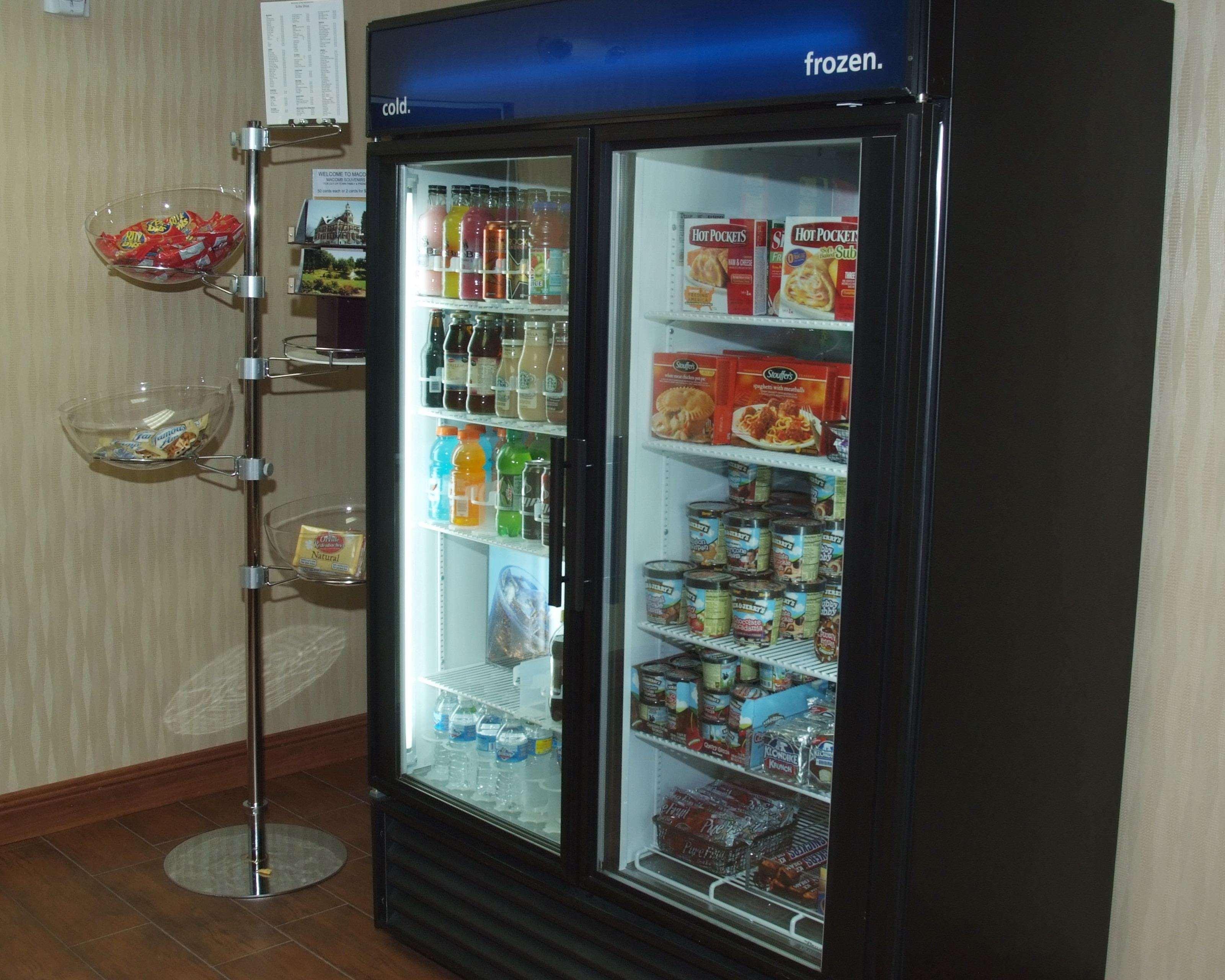 ハンプトン イン マコーム Macomb 設備 写真